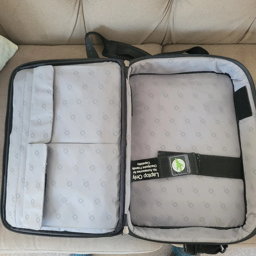 SwissGear by Wenger Laptop Shoulder Bag Black